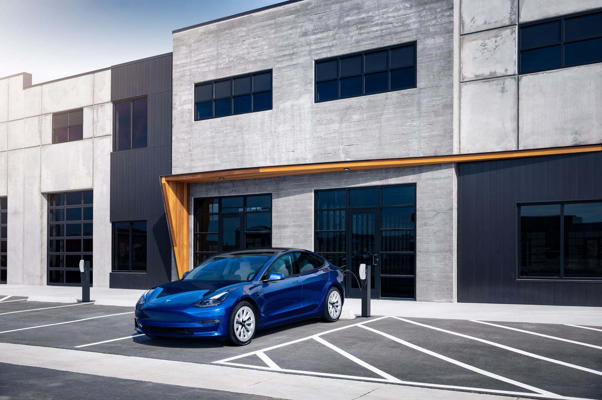 Level 2 destination charging at an office building